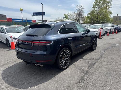 Night Blue Metallic 2021 Porsche Macan Macan