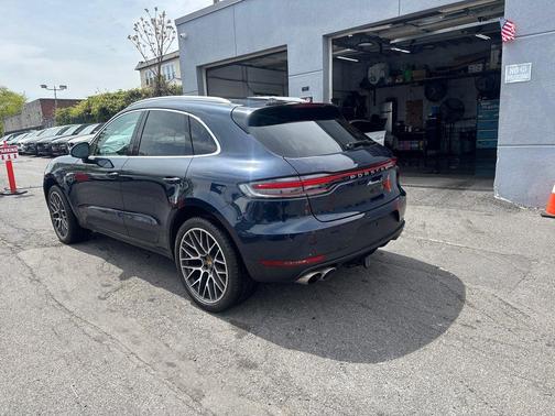 Night Blue Metallic 2021 Porsche Macan Macan