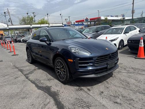 Night Blue Metallic 2021 Porsche Macan Macan