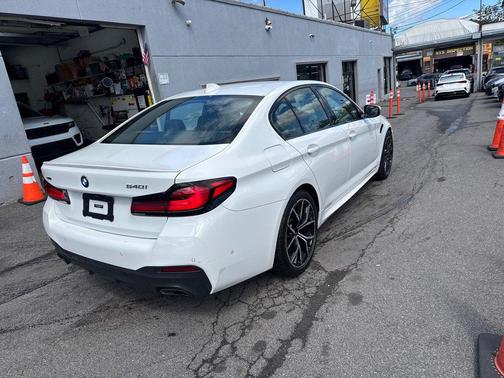 Alpine White 2021 BMW 540 xDrive
