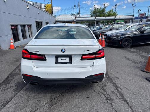 Alpine White 2021 BMW 540 xDrive