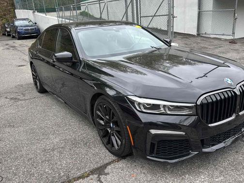 Black Sapphire Metallic 2022 BMW 740 740i Sedan