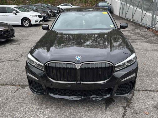 Black Sapphire Metallic 2022 BMW 740 740i Sedan