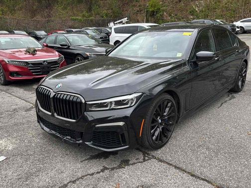 Black Sapphire Metallic 2022 BMW 740 740i Sedan