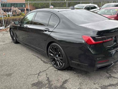 Black Sapphire Metallic 2022 BMW 740 740i Sedan