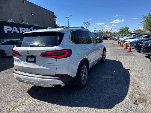 Mineral White Metallic 2020 BMW X5 xDrive40i