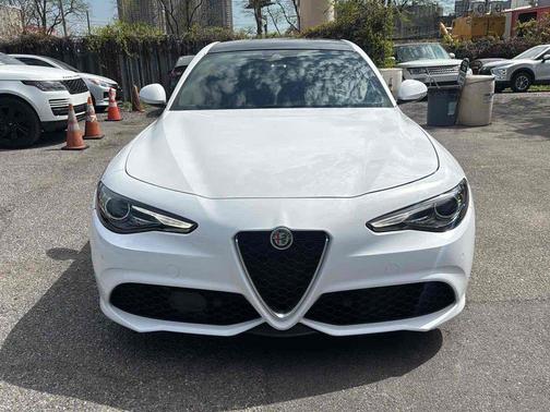 Alfa White 2022 Alfa Romeo Giulia Ti