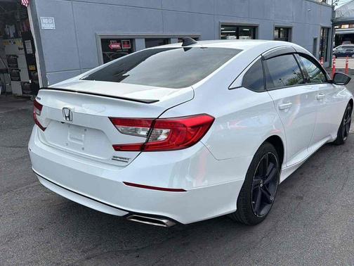 Platinum White Pearl 2022 Honda Accord Sport SE 1.5T