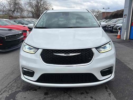 Bright White Clearcoat 2023 Chrysler Pacifica Touring L FWD