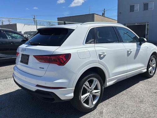 Ibis White 2023 Audi Q3 S line Premium 45 TFSI quattro