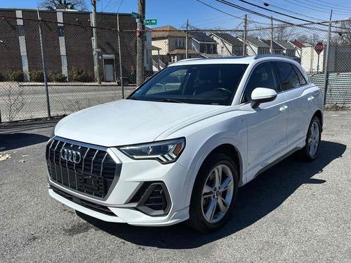 Ibis White 2023 Audi Q3 S line Premium 45 TFSI quattro