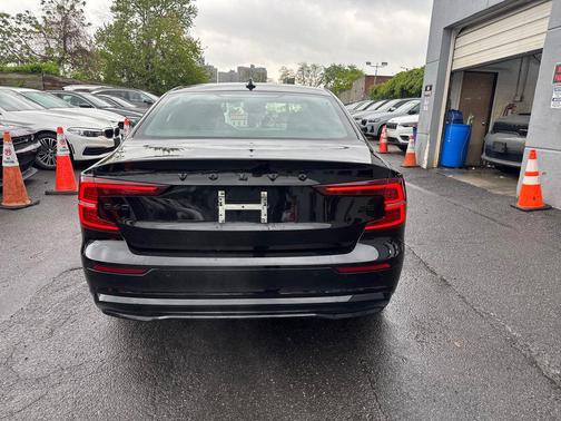 Onyx Black Metallic 2024 Volvo S60 B5 Plus Black Edition