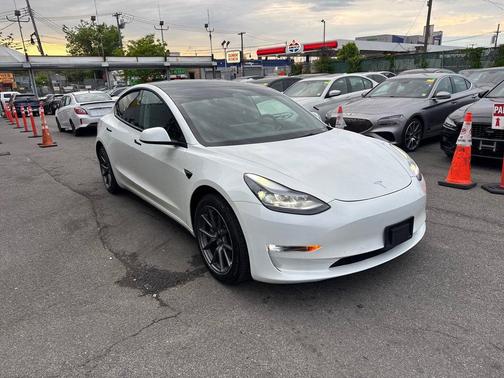 Pearl White Multi-Coat 2022 Tesla Model 3 Standard Range