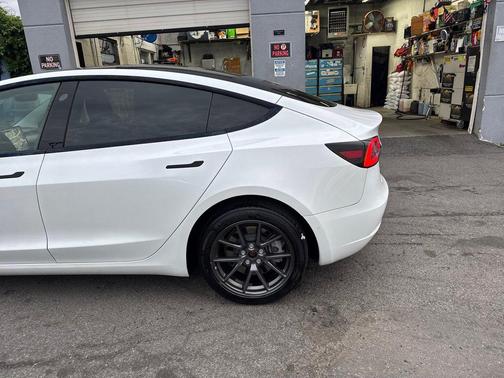 Pearl White Multi-Coat 2022 Tesla Model 3 Standard Range