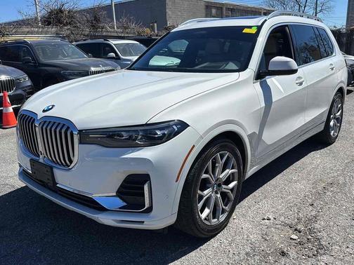 Alpine White 2022 BMW X7 xDrive40i Sports Activity Vehicle