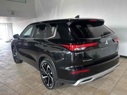 Black Diamond 2024 Mitsubishi Outlander SE 2.5 S-AWC