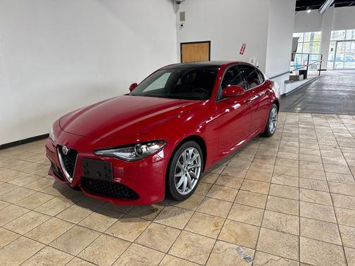 Alfa Rosso 2022 Alfa Romeo Giulia Ti AWD