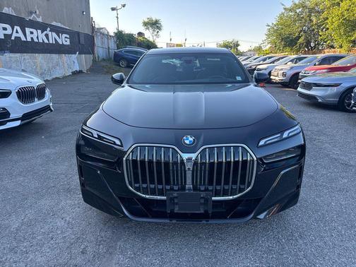 Black Sapphire Metallic 2023 BMW 760 i xDrive