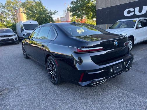 Black Sapphire Metallic 2023 BMW 760 i xDrive