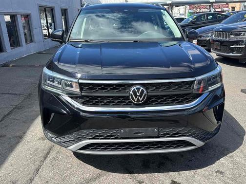 2024 Volkswagen Taos SE FWD