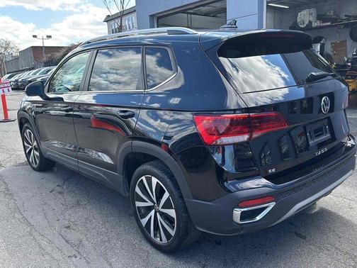 2024 Volkswagen Taos SE FWD