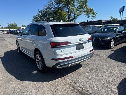 Mythos Black Metallic 2023 Audi Q7 55 Premium Plus