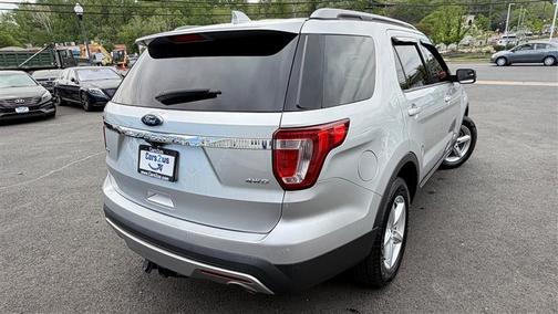Ingot Silver Metallic 2017 Ford Explorer XLT