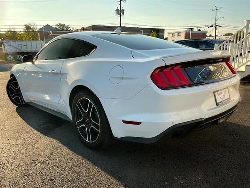 2021 Ford Mustang EcoBoost