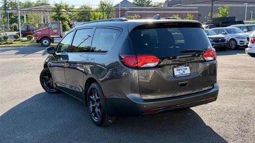 Granite Crystal Metallic Clearcoat 2019 Chrysler Pacifica Limited