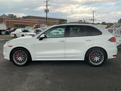 2013 Porsche Cayenne GTS