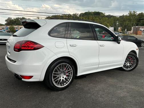 2013 Porsche Cayenne GTS