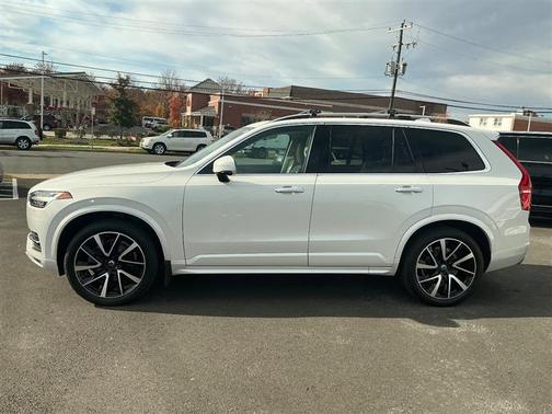 2019 Volvo XC90 T6 Momentum