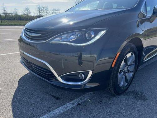 2018 Chrysler Pacifica Hybrid Limited
