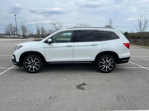 Platinum White Pearl 2021 Honda Pilot Touring 7-Passenger