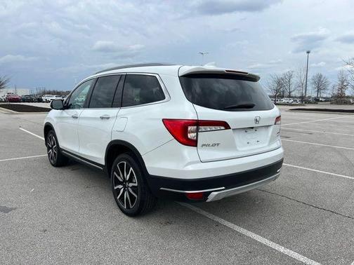 Platinum White Pearl 2021 Honda Pilot Touring 7-Passenger