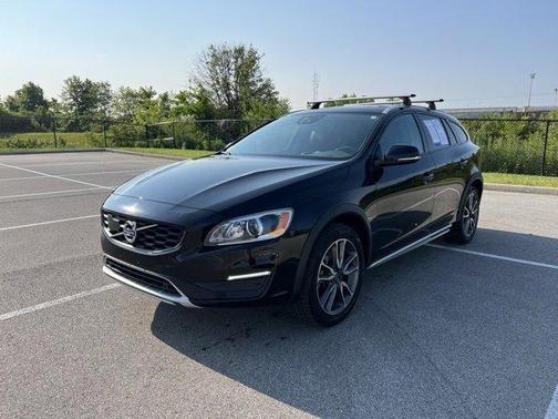 2017 Volvo V60 Cross Country T5 Platinum