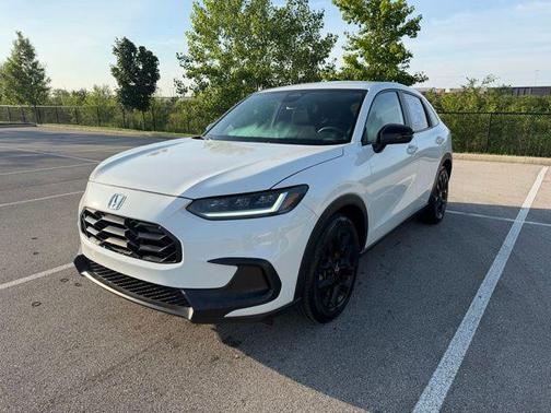 Platinum White Pearl 2024 Honda HR-V Sport