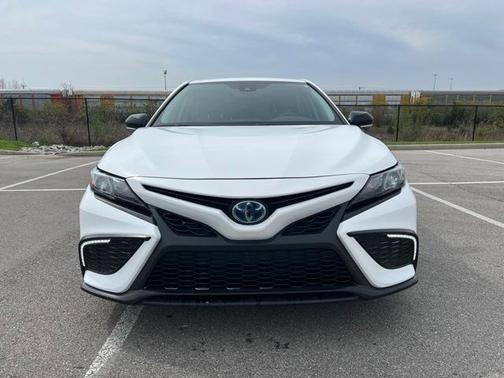 2023 Toyota Camry Hybrid SE