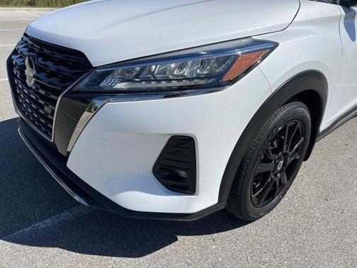 2021 Nissan Kicks SR