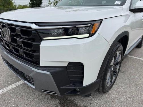 Platinum White Pearl 2026 Honda Pilot Touring