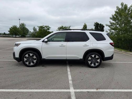 Platinum White Pearl 2026 Honda Pilot Touring