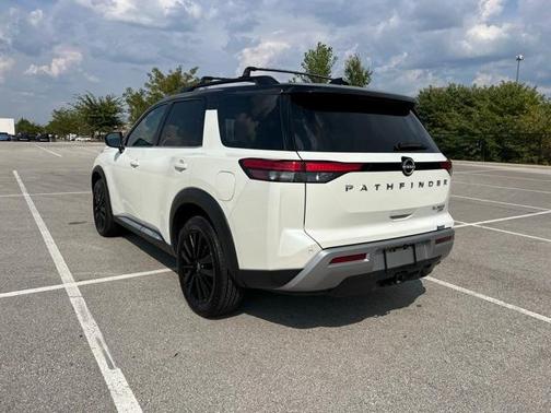 2023 Nissan Pathfinder Platinum
