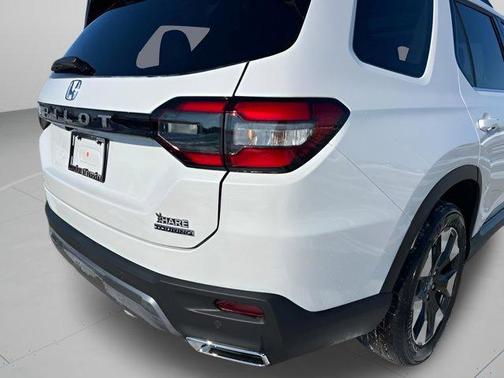 Platinum White Pearl 2026 Honda Pilot Touring