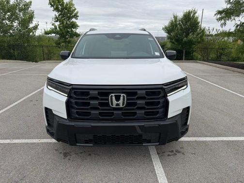 Platinum White Pearl 2026 Honda Pilot Sport