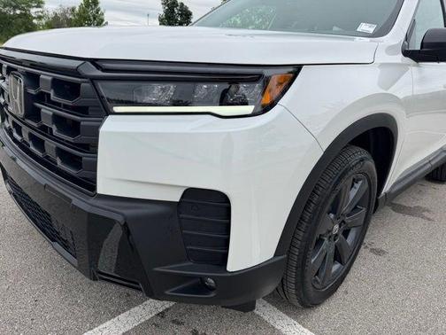 Platinum White Pearl 2026 Honda Pilot Sport