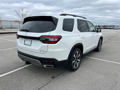Platinum White Pearl 2023 Honda Pilot Elite