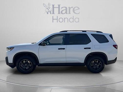 Platinum White Pearl 2026 Honda Pilot TrailSport