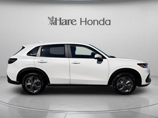 Platinum White Pearl 2026 Honda HR-V LX