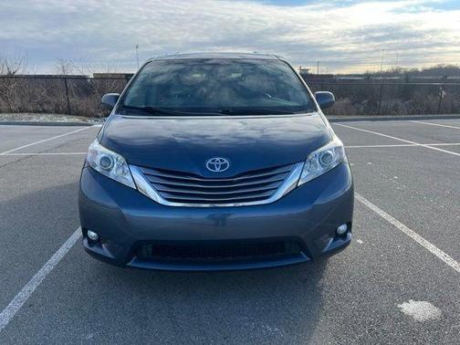 2017 Toyota Sienna XLE Premium