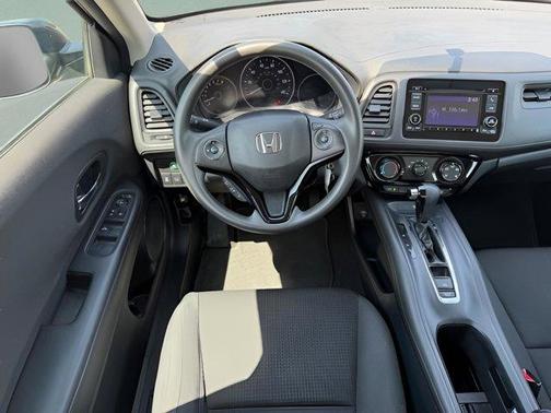 Crystal Black Pearl 2022 Honda HR-V LX